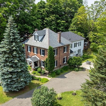 Auberge Nuits De St-Georges Bromont Exterior photo
